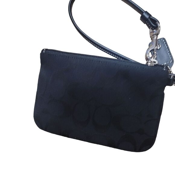 Coach Vintage Signature Jacquard Black Wristlet - Picture 2 of 5